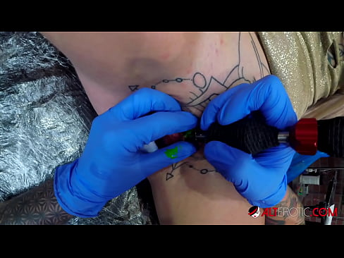 ❤️ Ekstremt tatoveret hottie Sully Savage fik en tatovering på sin klitoris ❤️❌ Porno at da.corona-pass.ru ❌